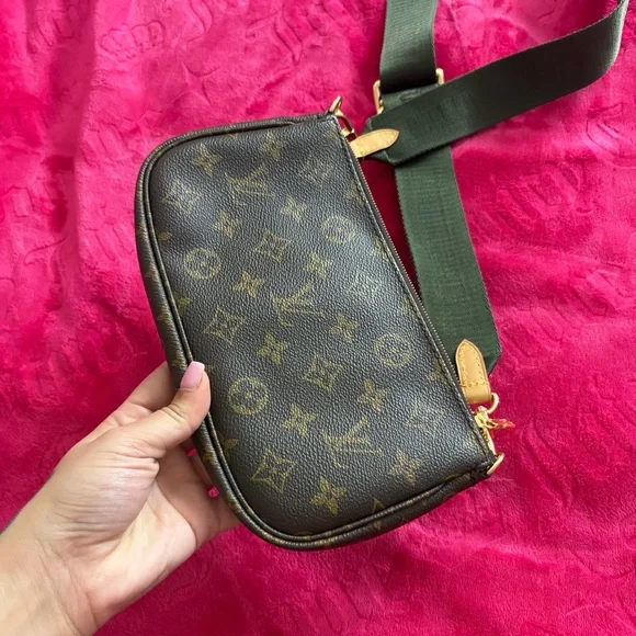 Authentic Louis Vuitton Monogram Pochette Crossbody - Picture 3 of 6